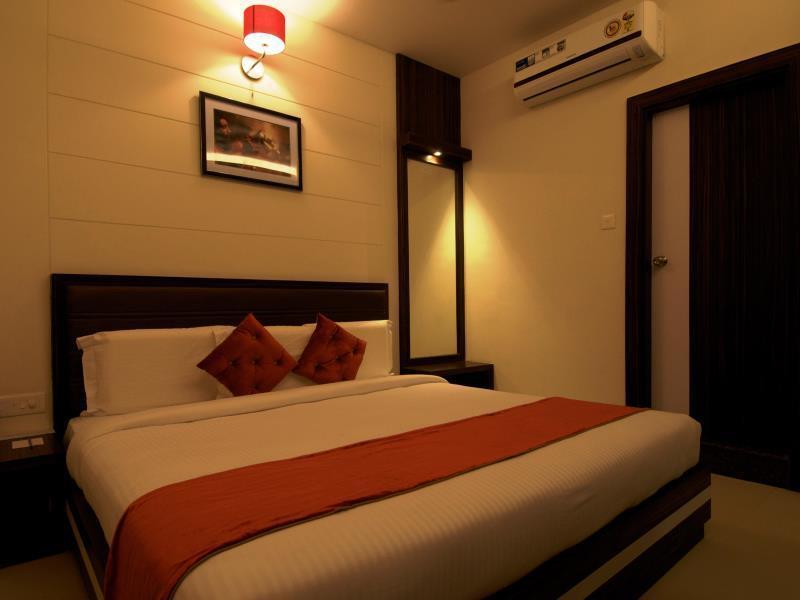 Collection O 45990 Premiere Villa Kakarmatha ภายนอก รูปภาพ