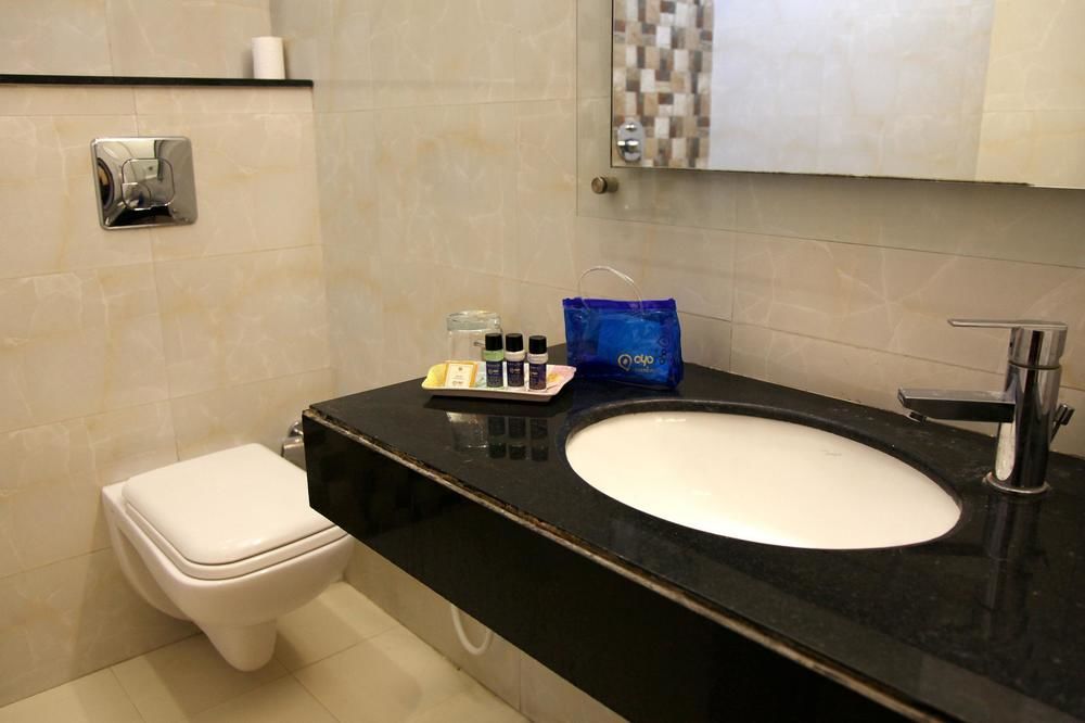 Collection O 45990 Premiere Villa Kakarmatha ภายนอก รูปภาพ