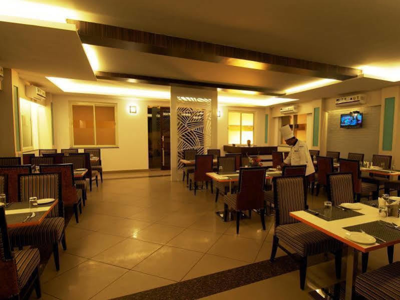 Collection O 45990 Premiere Villa Kakarmatha ภายนอก รูปภาพ