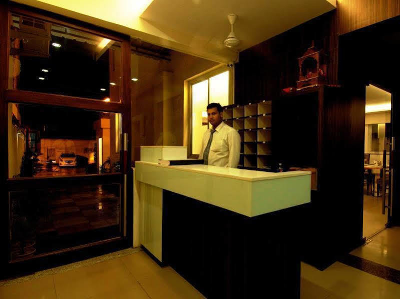Collection O 45990 Premiere Villa Kakarmatha ภายนอก รูปภาพ