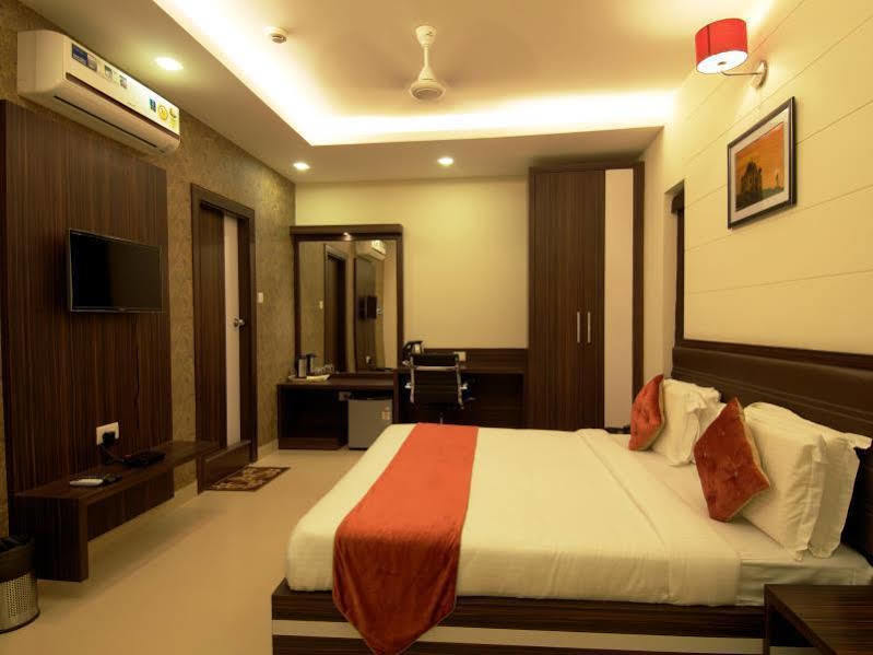 Collection O 45990 Premiere Villa Kakarmatha ภายนอก รูปภาพ
