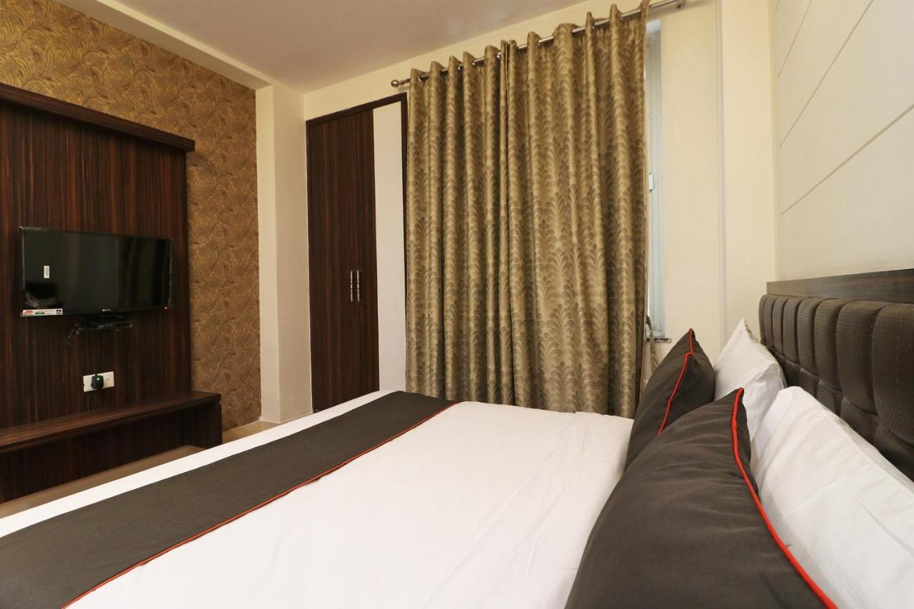 Collection O 45990 Premiere Villa Kakarmatha ภายนอก รูปภาพ