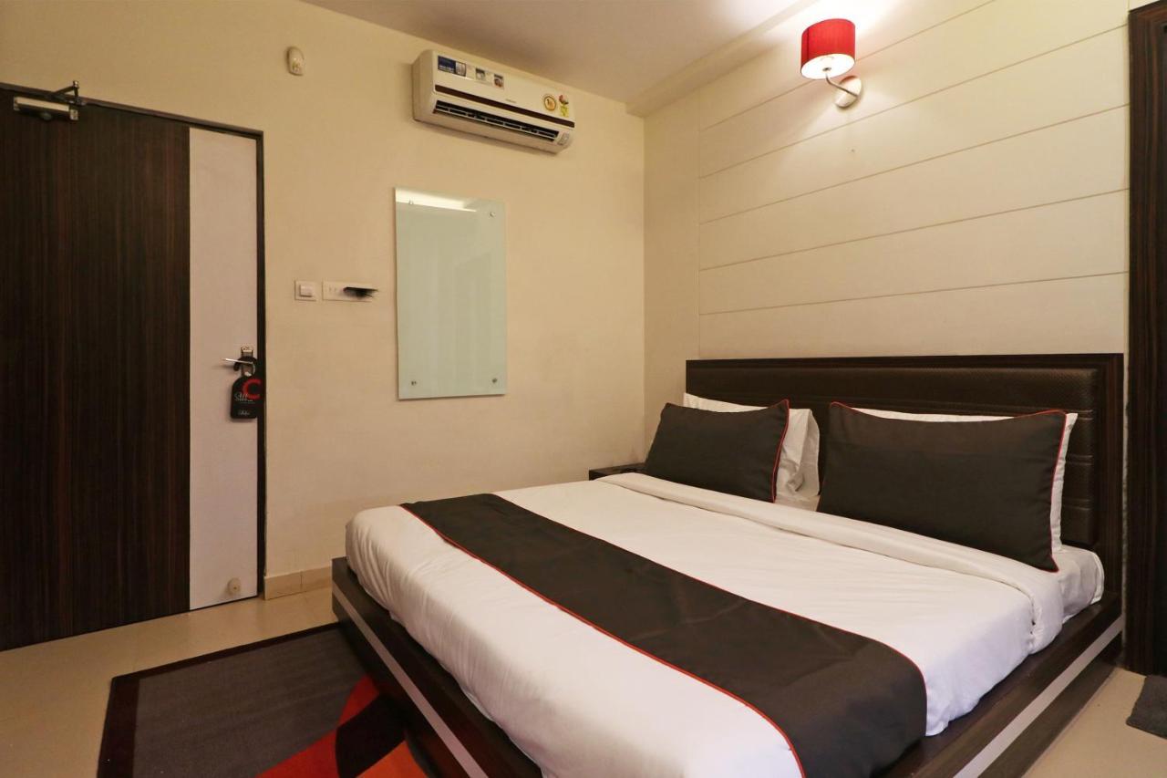 Collection O 45990 Premiere Villa Kakarmatha ภายนอก รูปภาพ