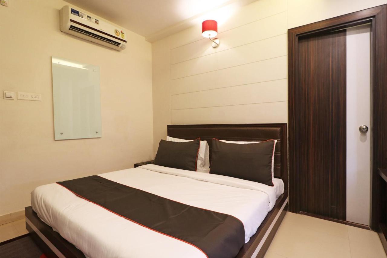 Collection O 45990 Premiere Villa Kakarmatha ภายนอก รูปภาพ